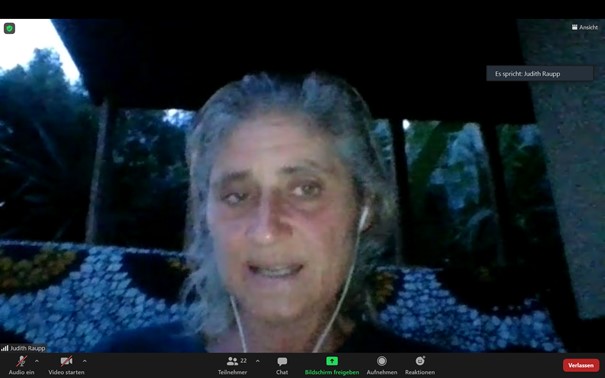 Porträtbild von Judith Raupp während einer Zoom-Sitzung – Judith Raupp lebt und arbeitet seit zehn Jahren im Ostkongo