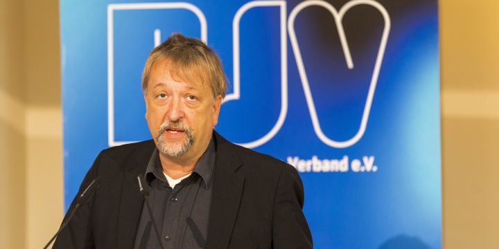 Michael Busch am Rednerpult bei der BJV-Mitgliederversammlung 2021 in München